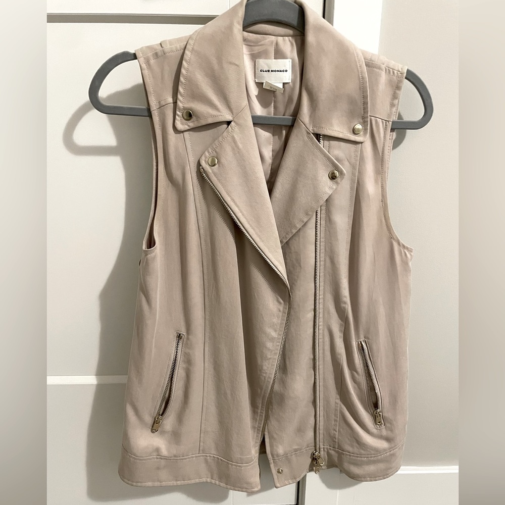 Beautiful Club Monaco beige vest in a beigy tan colour.